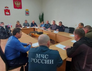 В администрации города Кудымкара состоялось очередное заседание комиссии по чрезвычайным ситуациям и пожарной безопасности.