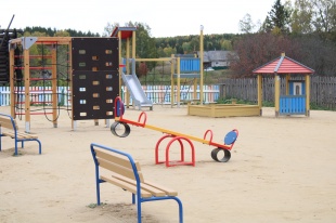 Благодаря инициативе жителей в Большой Серве появилась детская игровая площадка