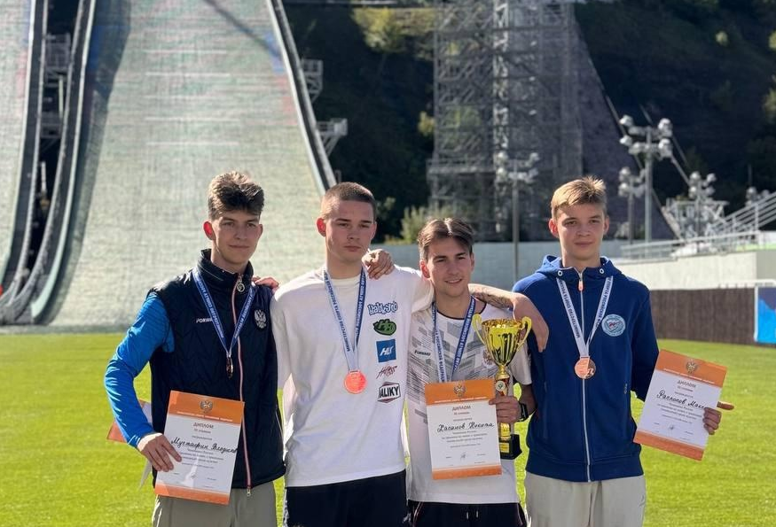 Команда Пермского края стала бронзовым призером чемпионата России по прыжкам на лыжах с трамплина