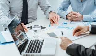 О проведении консультаций по вопросу предоставления грантов в форме субсидий юридическим лицам и индивидуальным предпринимателям