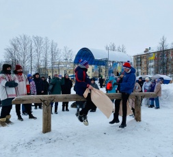 В воскресенье на городской площади прошел один из самых веселых праздников в году «Масленицу гуляем – зиму провожаем!»