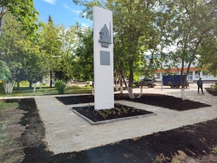 В Кудымкаре завершено благоустройство аллеи и реставрация памятника "Первым комсомольцам округа"