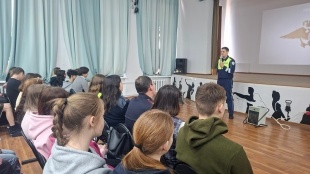 В Кудымкаре сотрудники полиции в рамках акции «Студенческий десант» встретились с учащимися среднего учебного заведения