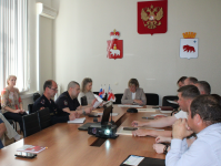 В администрации Кудымкарского округа состоялось очередное совещание с руководителями учреждений краевого и федерального подчинения, начальниками структурных подразделений администрации  и руководителями коммунальных предприятий