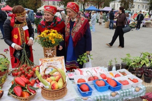 13 сентября на городской площади г. Кудымкара состоялся праздник урожая «Тырдоз»