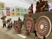 В выставочном зале Культурно-Делового Центра города Кудымкара, в рамках ХVIII краевого фестиваля-конкурса детских музыкальных школ и детских школ искусств «Музыкальная капель», открылась выставка творческих работ участников номинации ИЗО и ДПИ.