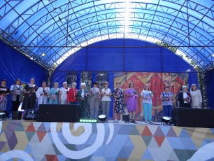 Глава Кудымкарского округа вручила медали волонтерам за помощь участникам СВО