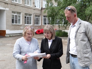 Глава Кудымкарского округа Наталья Сикорская в рамках рабочей поездки проверила ход выполнения работ на ряде объектов благоустройства