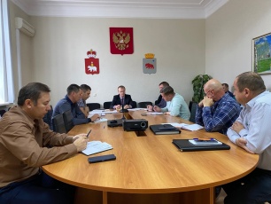 В администрации Кудымкарского округа состоялось еженедельное совещание при главе с участием руководителей муниципальных учреждений, начальников отраслевых (функциональных) органов администрации, коммунальных и ресурсоснабжающих предприятий