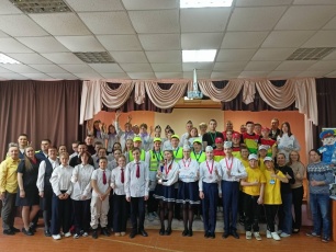 6 апреля на базе МБОУ "СОШ 8" г. Кудымкара состоялся муниципальный слёт - конкурс "ЮИД в движении".