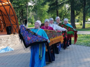 В парке им. И.Я. Кривощекова состоялся спектакль-концерт театра коми-пермяцкой песни "Вежалун" 