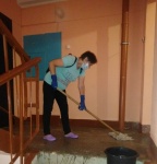 Кудымкарское коммунальное предприятие проводит уборку в подъездах многоквартирных домов 