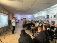 В Выставочном зале Культурно-Делового Центра состоялась увлекательная встреча со студентами «Диалог на равных»