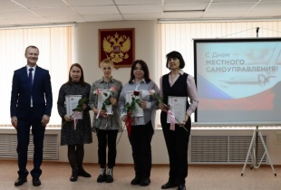 Муниципальные служащие отмечают свой профессиональный праздник