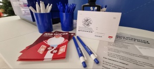 Почта России бесплатно доставила 2000 новогодних открыток с Дня зажжения огней