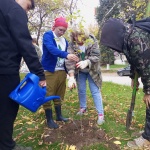 Студенты высадили деревья в честь юбилейной даты образовательного учреждения