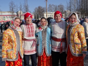 В рамках "Марафона достижений", на городской площади города Кудымкара благоустроенной по федеральному проекту «Формирование комфортной городской среды» национального проекта «Жилье и городская среда», 17 марта прошла ярмарка и народное гуляние «Маслену гу