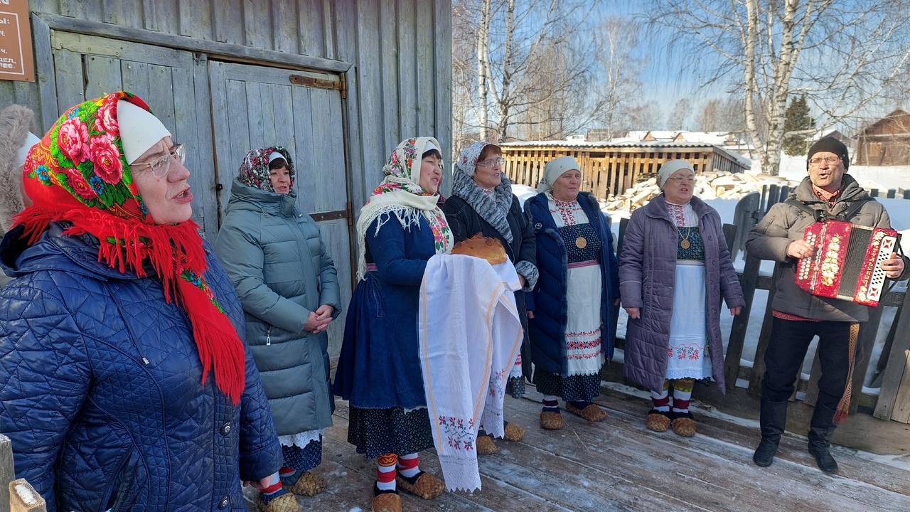праздничная программа «Тὂвся вежалун  гор гὂгὂр» -  «Зимний праздник вокруг печки»