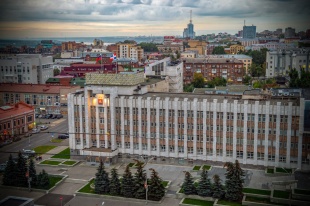 Дмитрий Махонин предложил повысить заработную плату специалистам бюджетной сферы