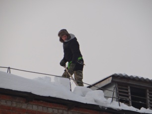 Осторожно! Возможен сход снега с крыш! 