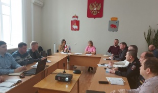 В администрации Кудымкарского округа состоялось совещание с участием руководителей учреждений краевого и федерального подчинения, начальниками структурных подразделений администрации и руководителями коммунальных предприятий   