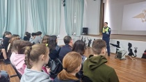 В Кудымкаре сотрудники полиции в рамках акции «Студенческий десант» встретились с учащимися среднего учебного заведения
